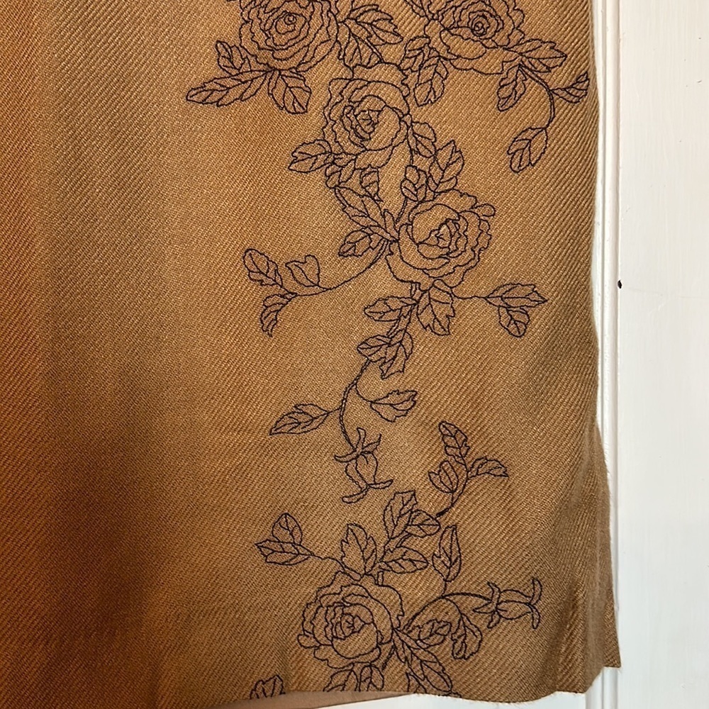 90s Minimalist Camel Pencil Skirt | Embroidered Quiet Luxury Office Capsule - Picture 3 of 9
